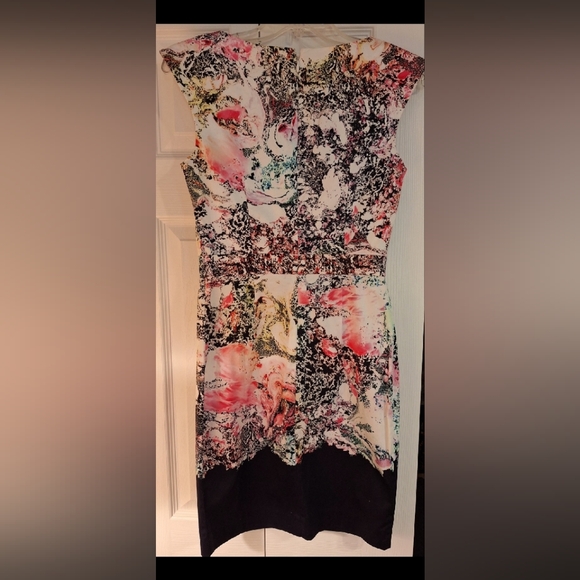 FRENCH CONNECTION DESIGNER FLORAL FITTED SLEEVELESS DRESS - Picture 7 of 7